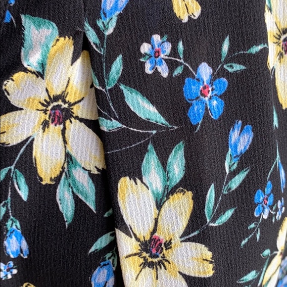 Sleeveless Floral Top 🌸 - Picture 4 of 6